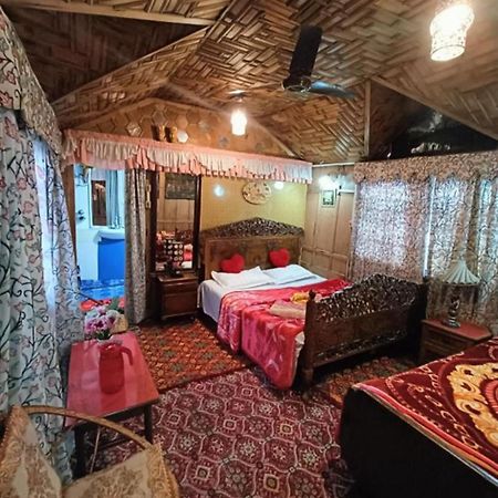 New Minar Group Of Houseboats Hotel ศรีนาการ์ ภายนอก รูปภาพ