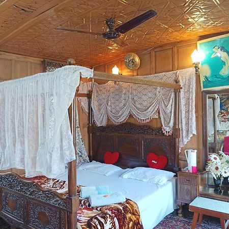 New Minar Group Of Houseboats Hotel ศรีนาการ์ ภายนอก รูปภาพ