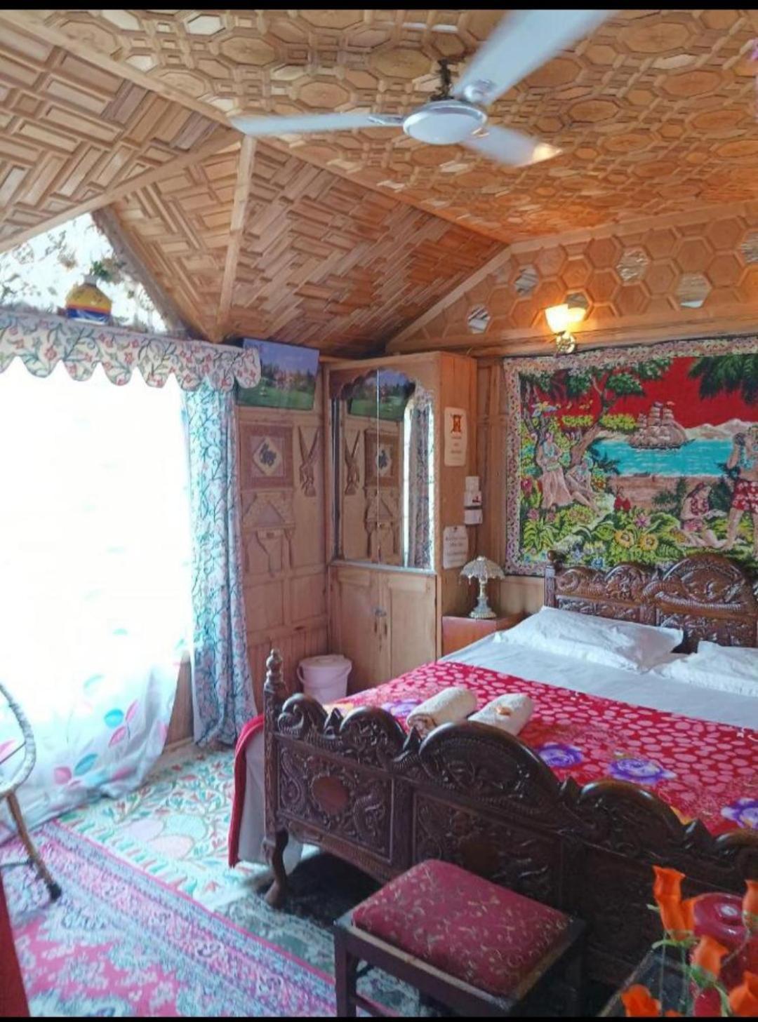 New Minar Group Of Houseboats Hotel ศรีนาการ์ ภายนอก รูปภาพ