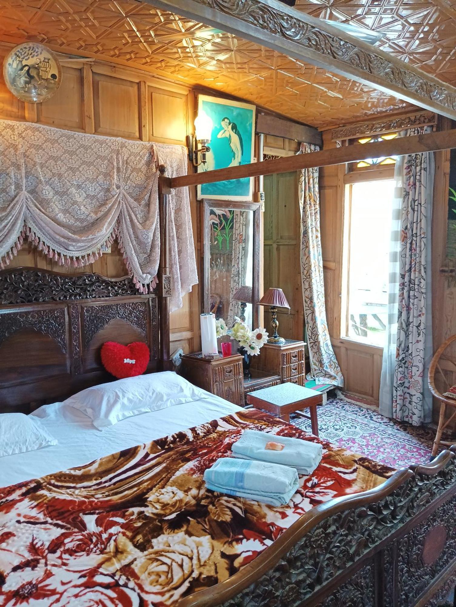 New Minar Group Of Houseboats Hotel ศรีนาการ์ ภายนอก รูปภาพ