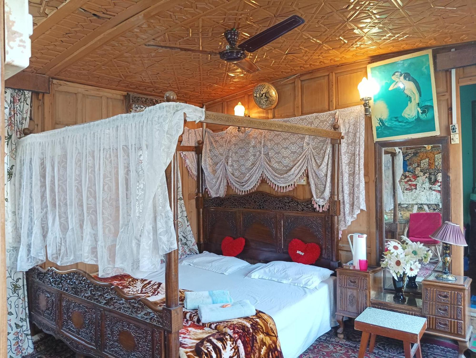 New Minar Group Of Houseboats Hotel ศรีนาการ์ ภายนอก รูปภาพ