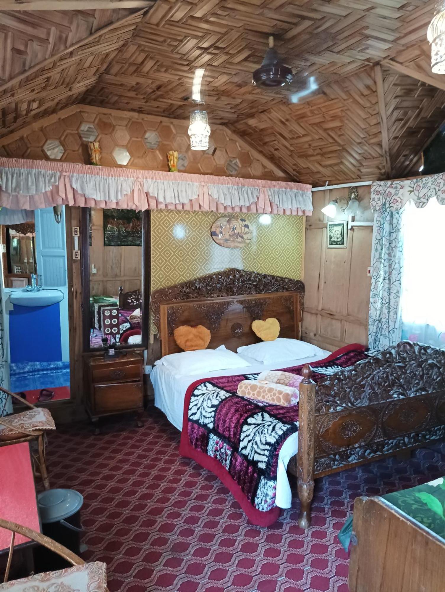 New Minar Group Of Houseboats Hotel ศรีนาการ์ ภายนอก รูปภาพ