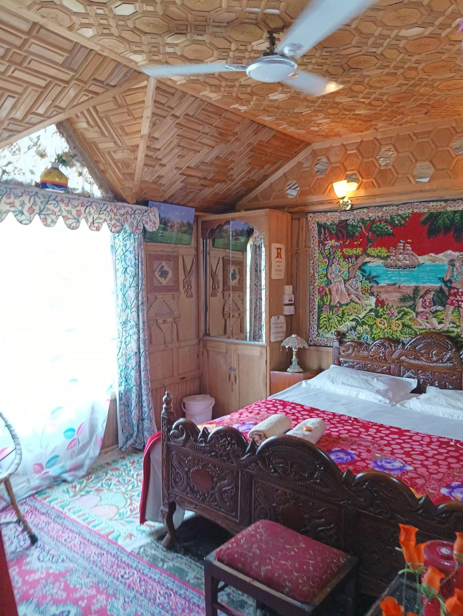New Minar Group Of Houseboats Hotel ศรีนาการ์ ภายนอก รูปภาพ
