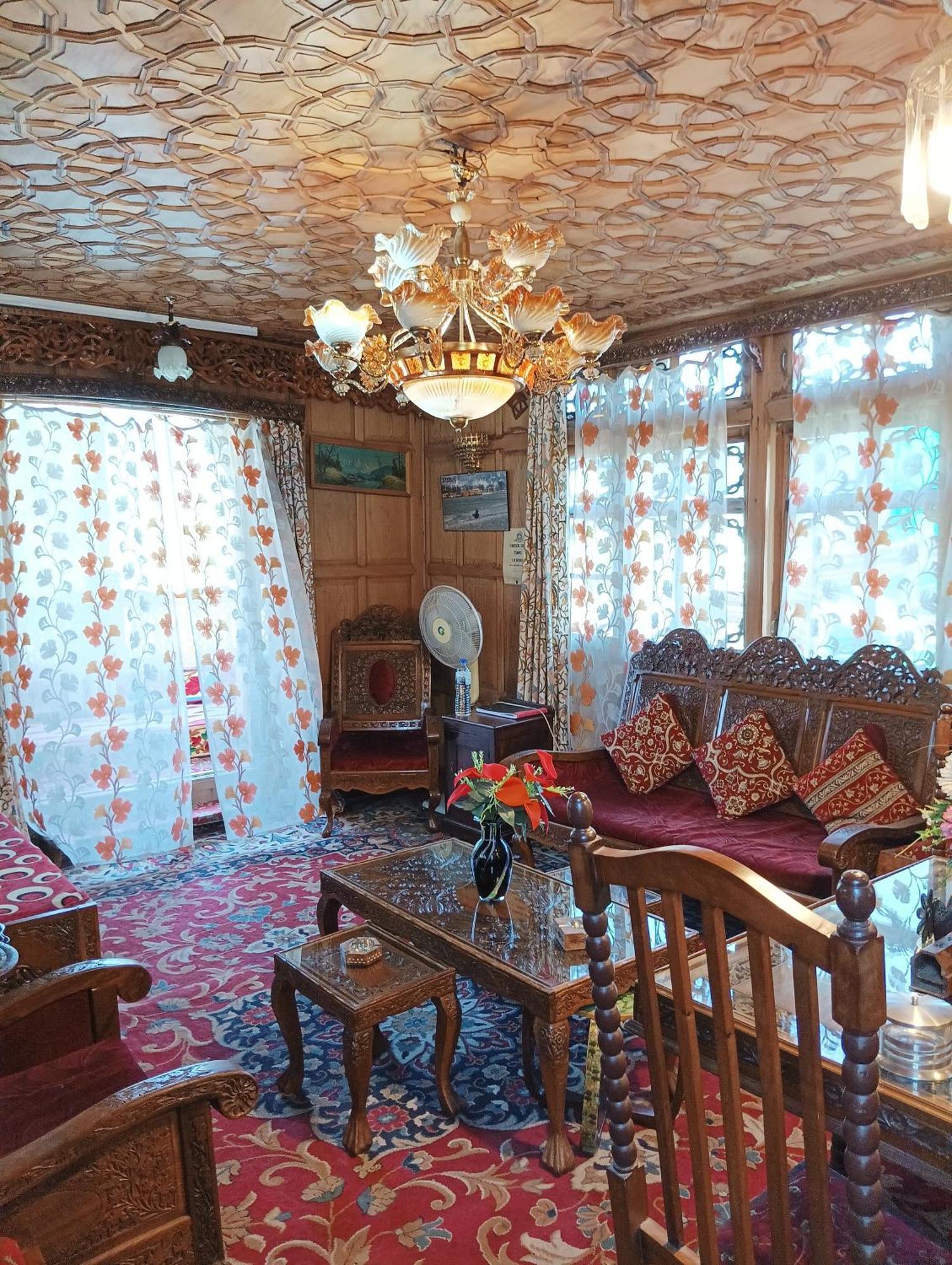 New Minar Group Of Houseboats Hotel ศรีนาการ์ ภายนอก รูปภาพ